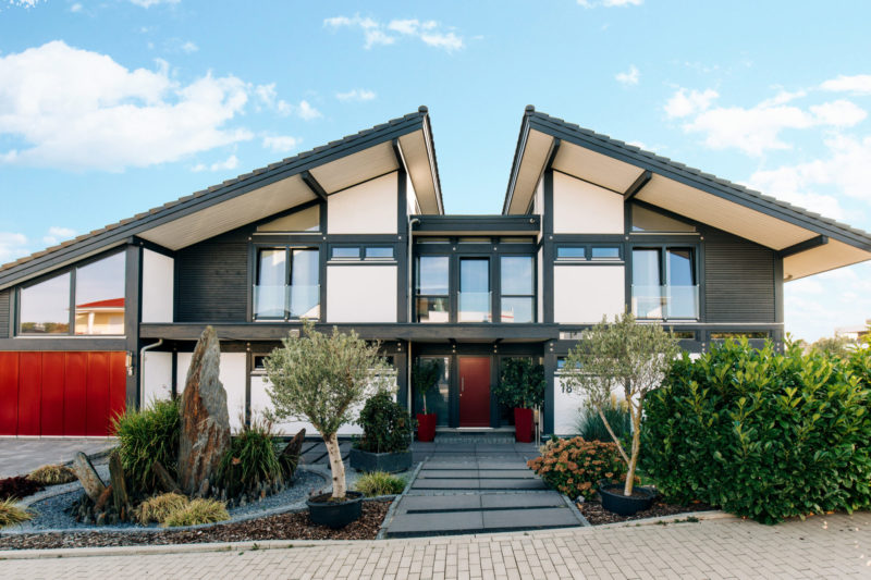 Concentus Modernes Fachwerkhaus Landhaus Fachwerk Hausbau Zwei Giebel Daecher