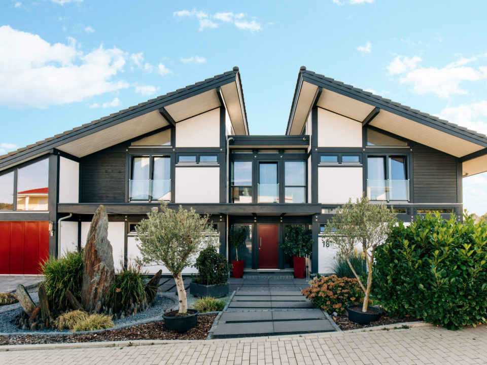 Concentus Modernes Fachwerkhaus Landhaus Fachwerk Hausbau Zwei Giebel Daecher